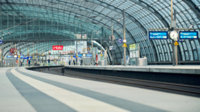 Deutsche Bahn Berlin Hauptbahnhof Streik leerer Bahnsteig Foto Deutsche Bahn.jpg